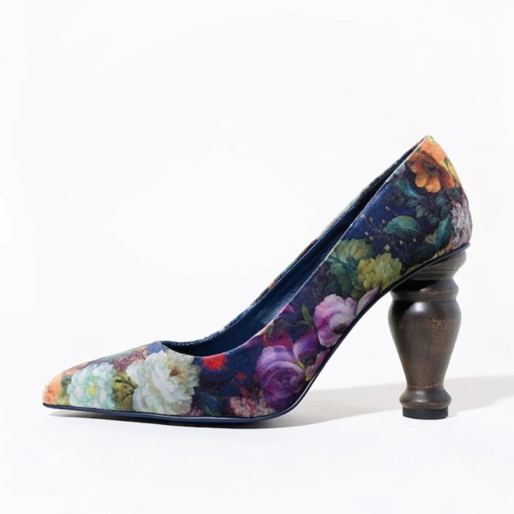 Charlotte Stone pointy toe pumps velvet floral NWT